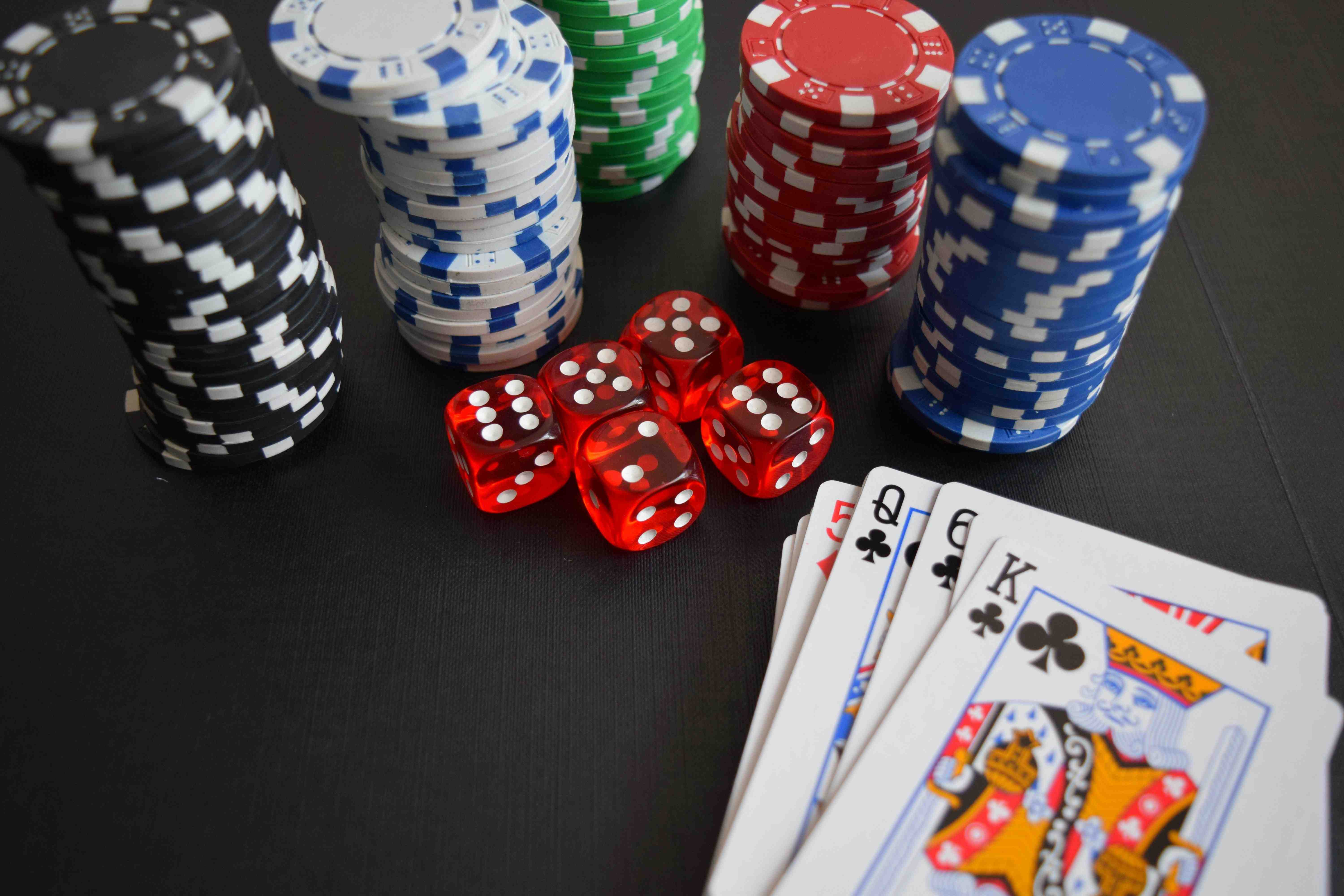 Ilustrasi pengalaman bermain sportsbook dan kasino di bos01 dengan perangkat mobile